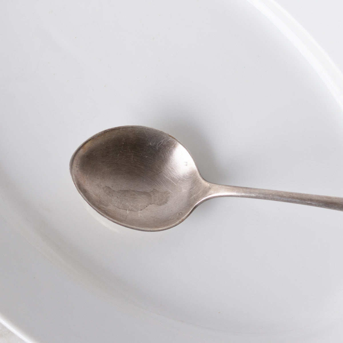 Plat ovale Pillyvuyt avec cuillère en argent