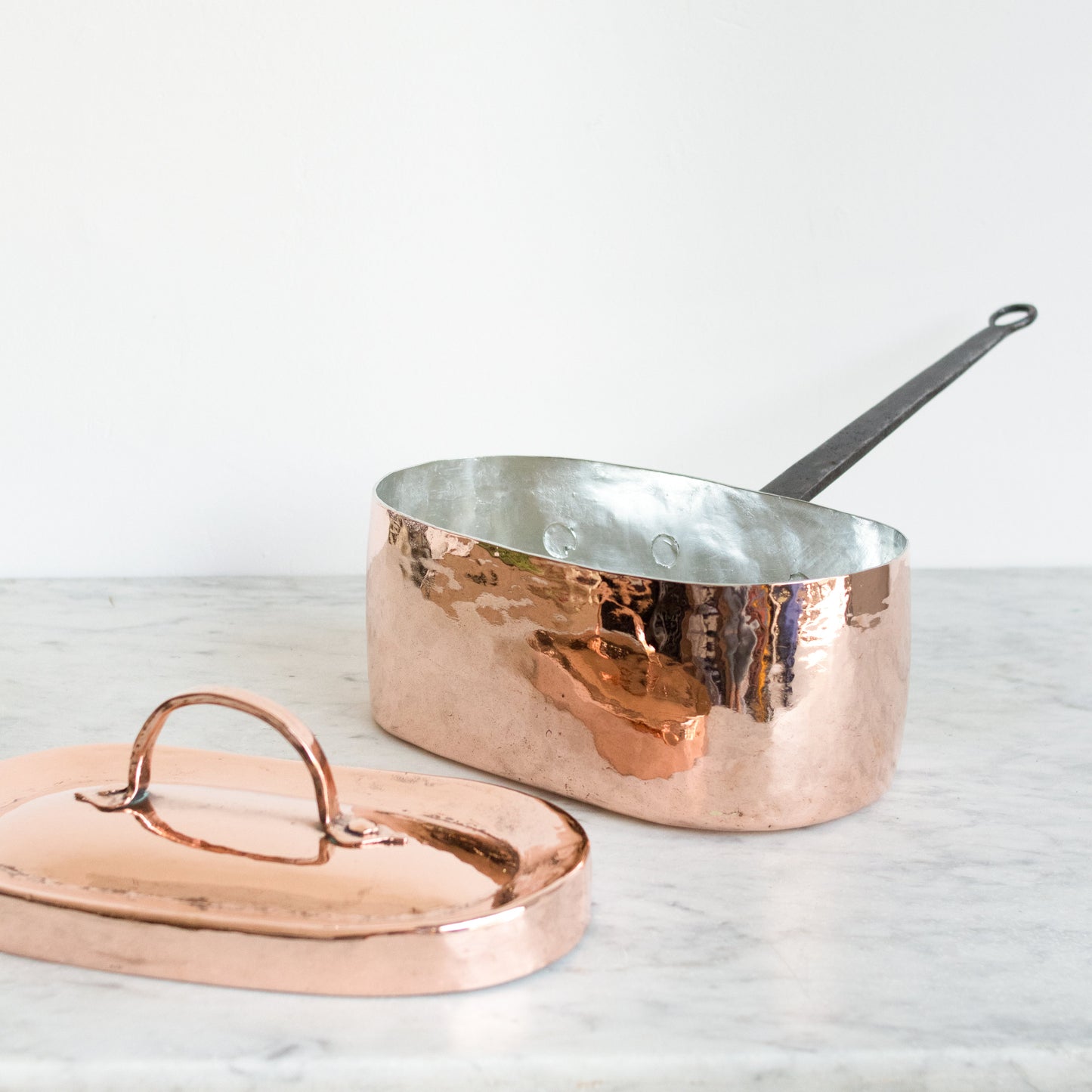 Pot en cuivre antique avec couvercle
