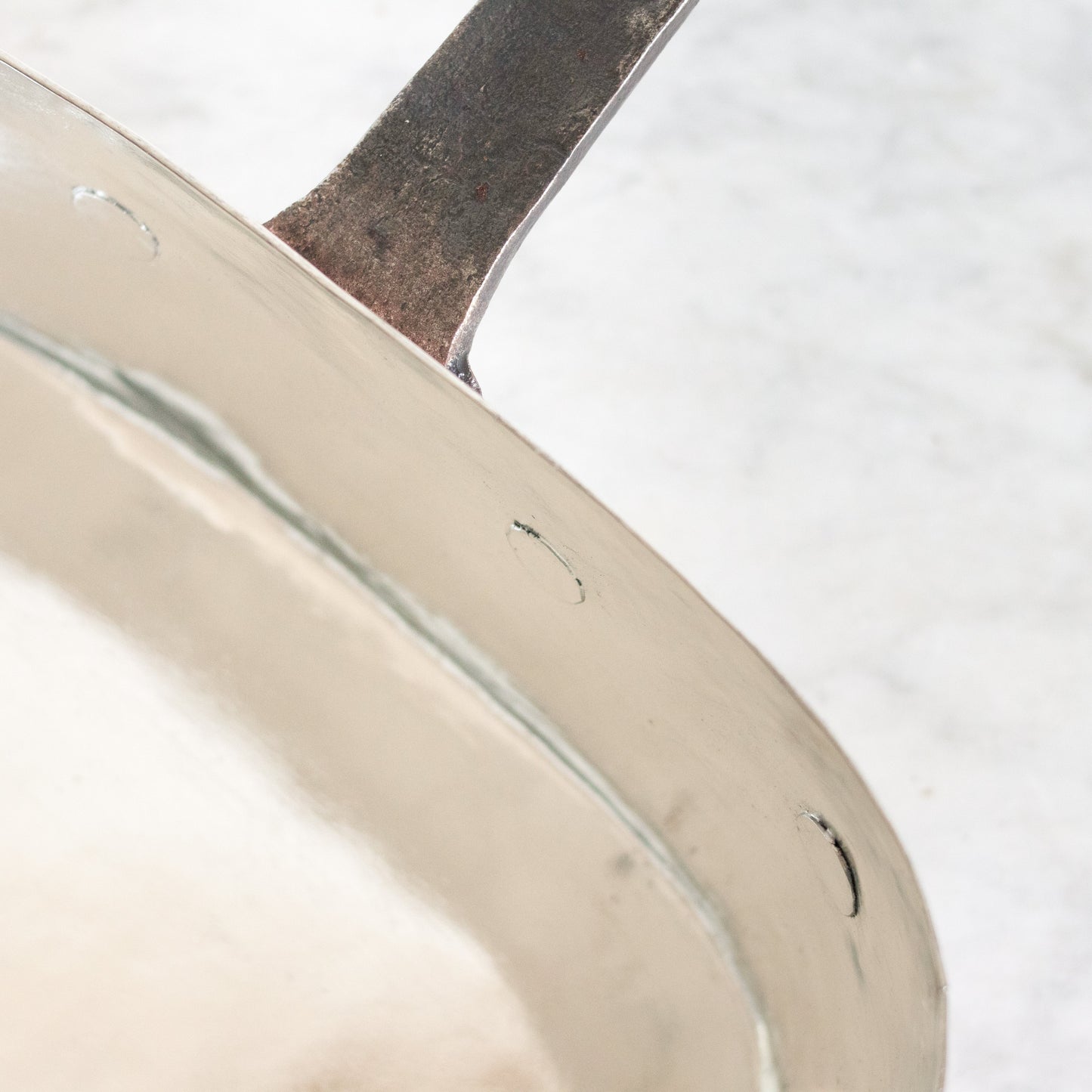 Pot en cuivre antique avec couvercle