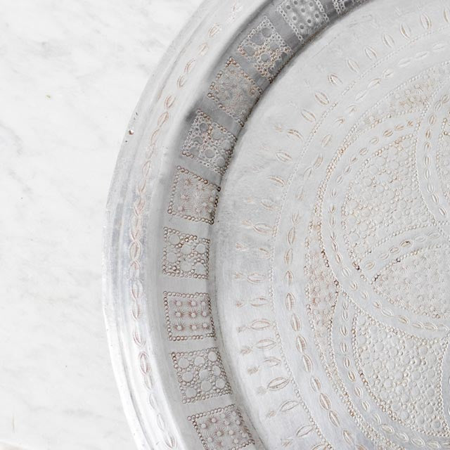 Plateau marocain vintage en aluminium
