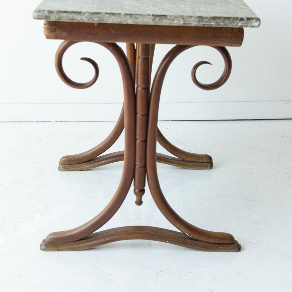 Console en marbre Thonet
