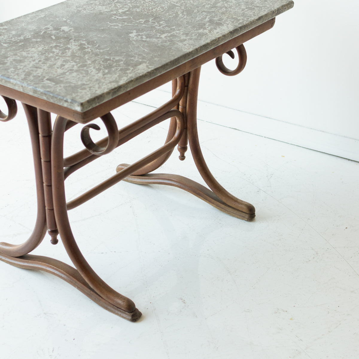 Console en marbre Thonet