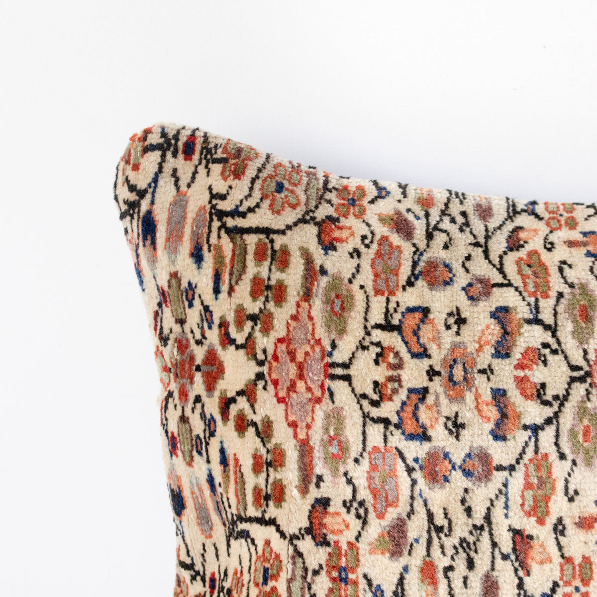 Coussin touffeté vintage | Croix