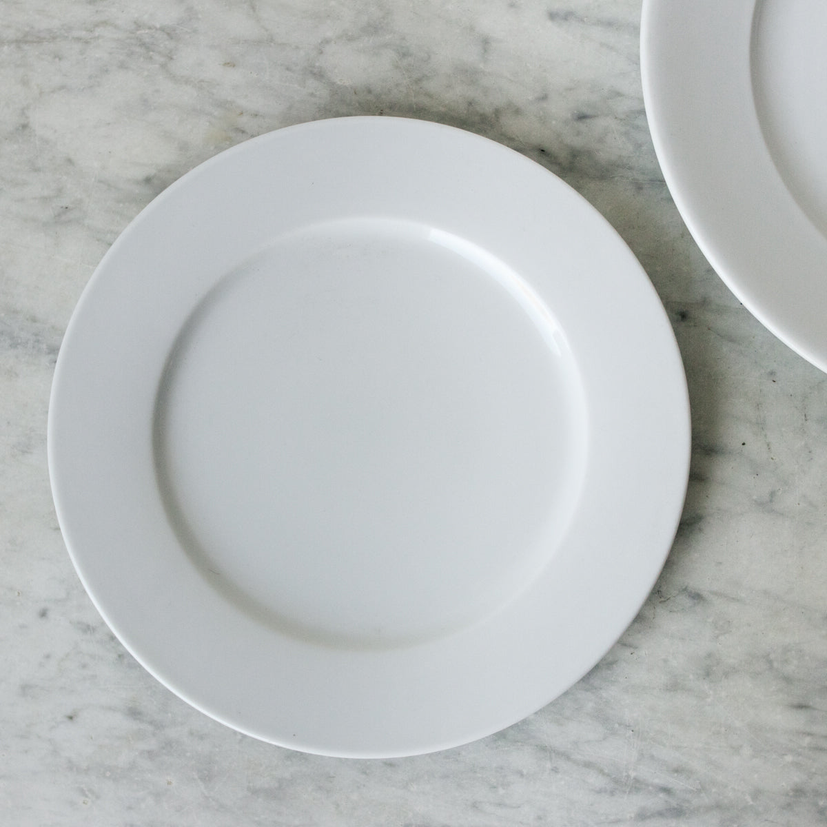 Trio de plats ronds en porcelaine