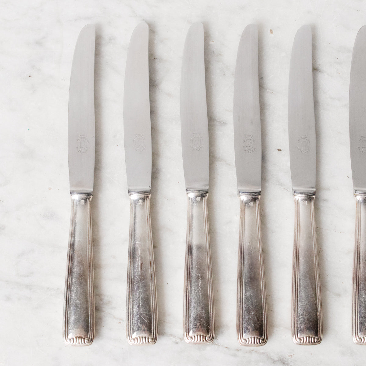 Ensemble de 12 couteaux à beurre français assortis