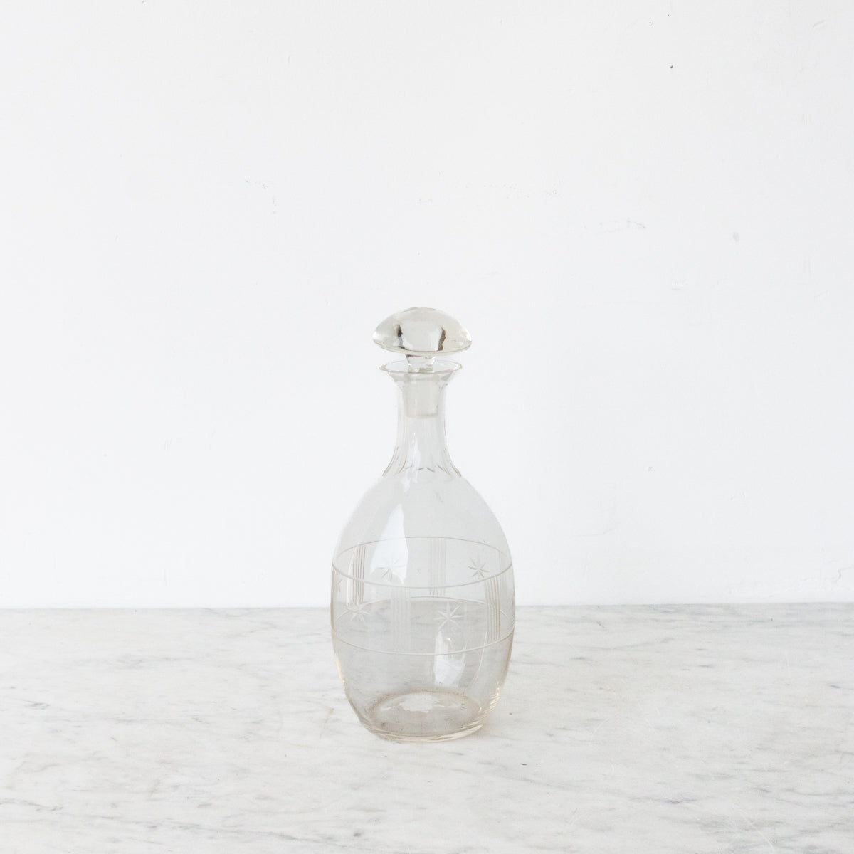 Carafe gravée du milieu du siècle