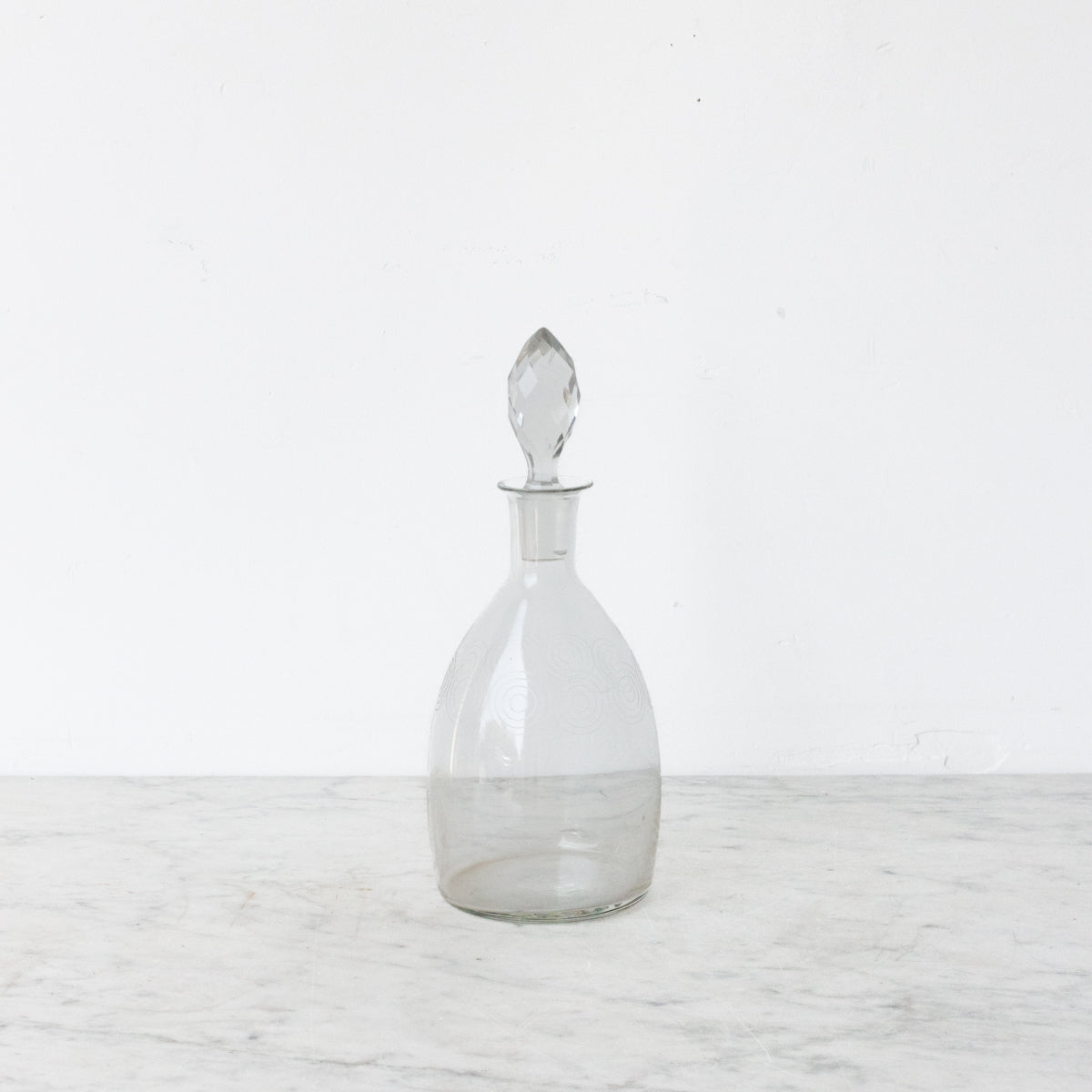 Carafe gravée du milieu du siècle