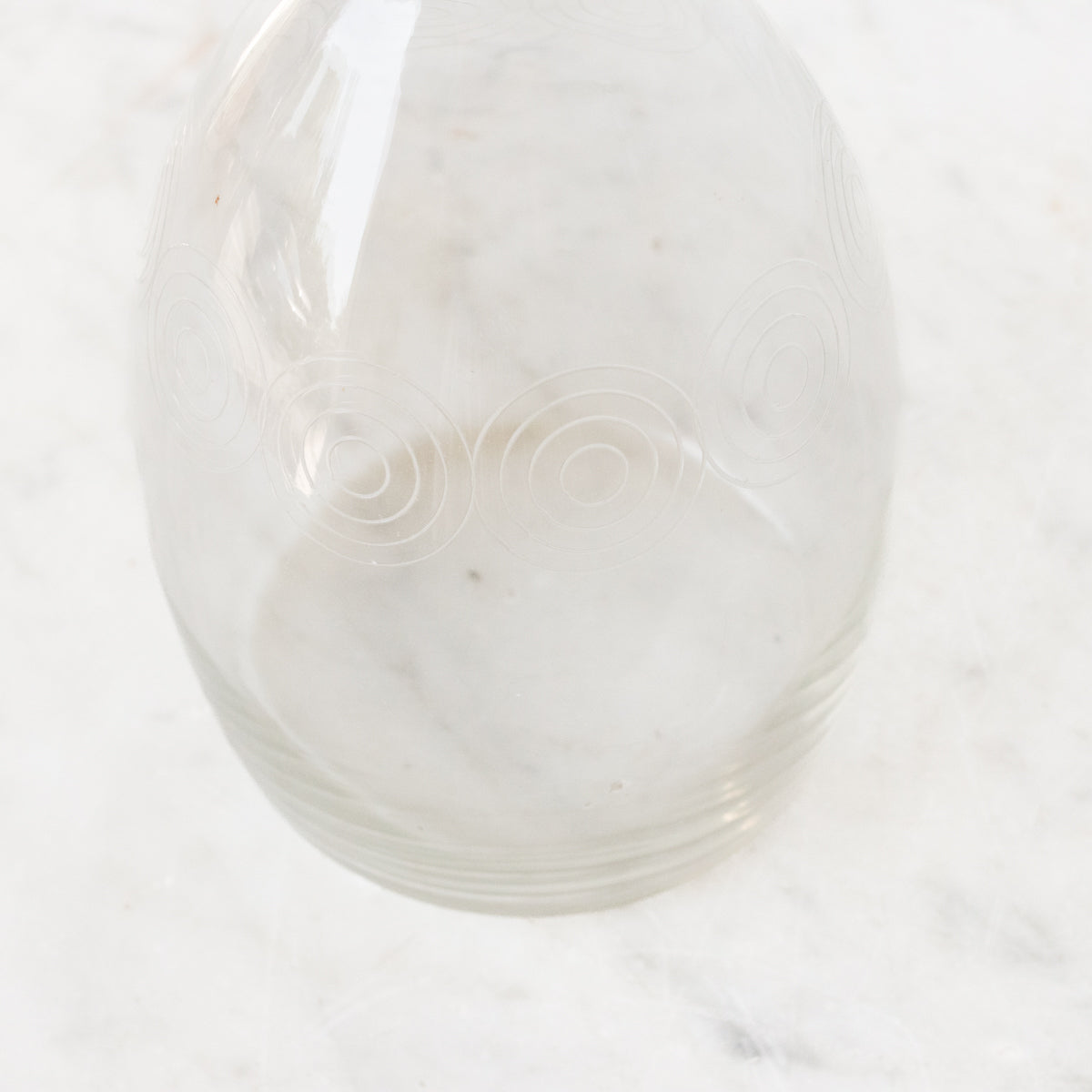 Carafe gravée du milieu du siècle