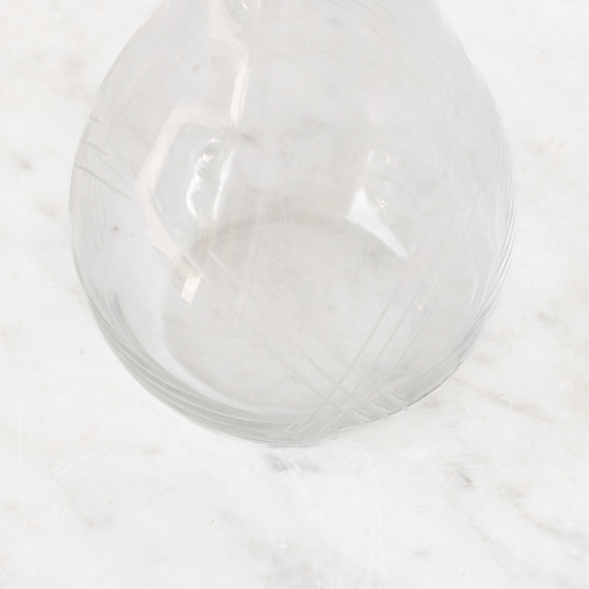 Carafe gravée du milieu du siècle
