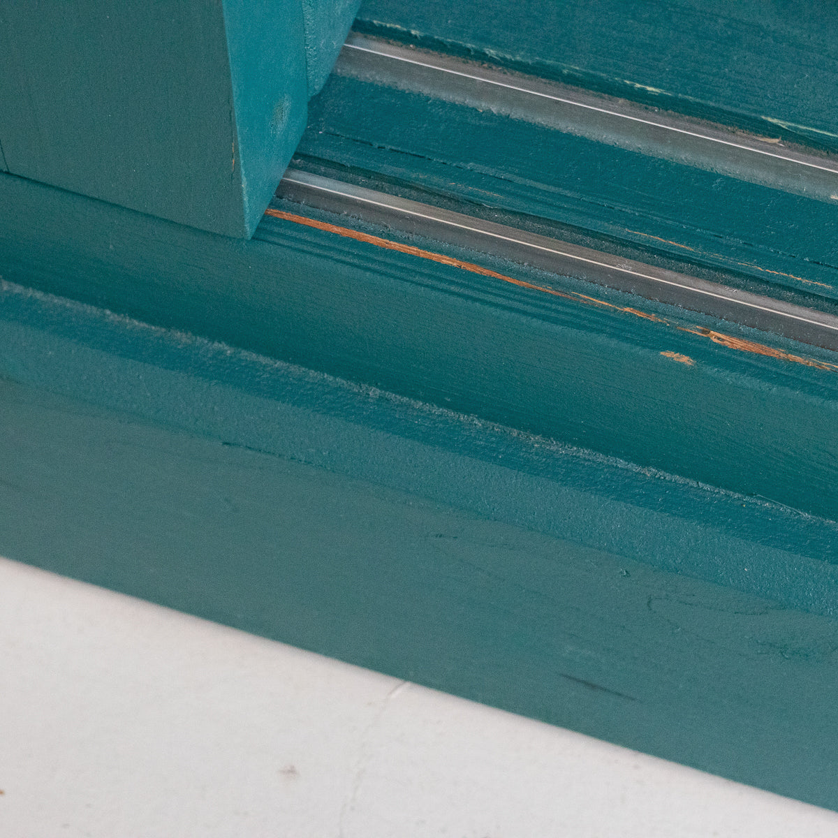 Armoire à portes coulissantes en bois récupéré | Échantillon de sol