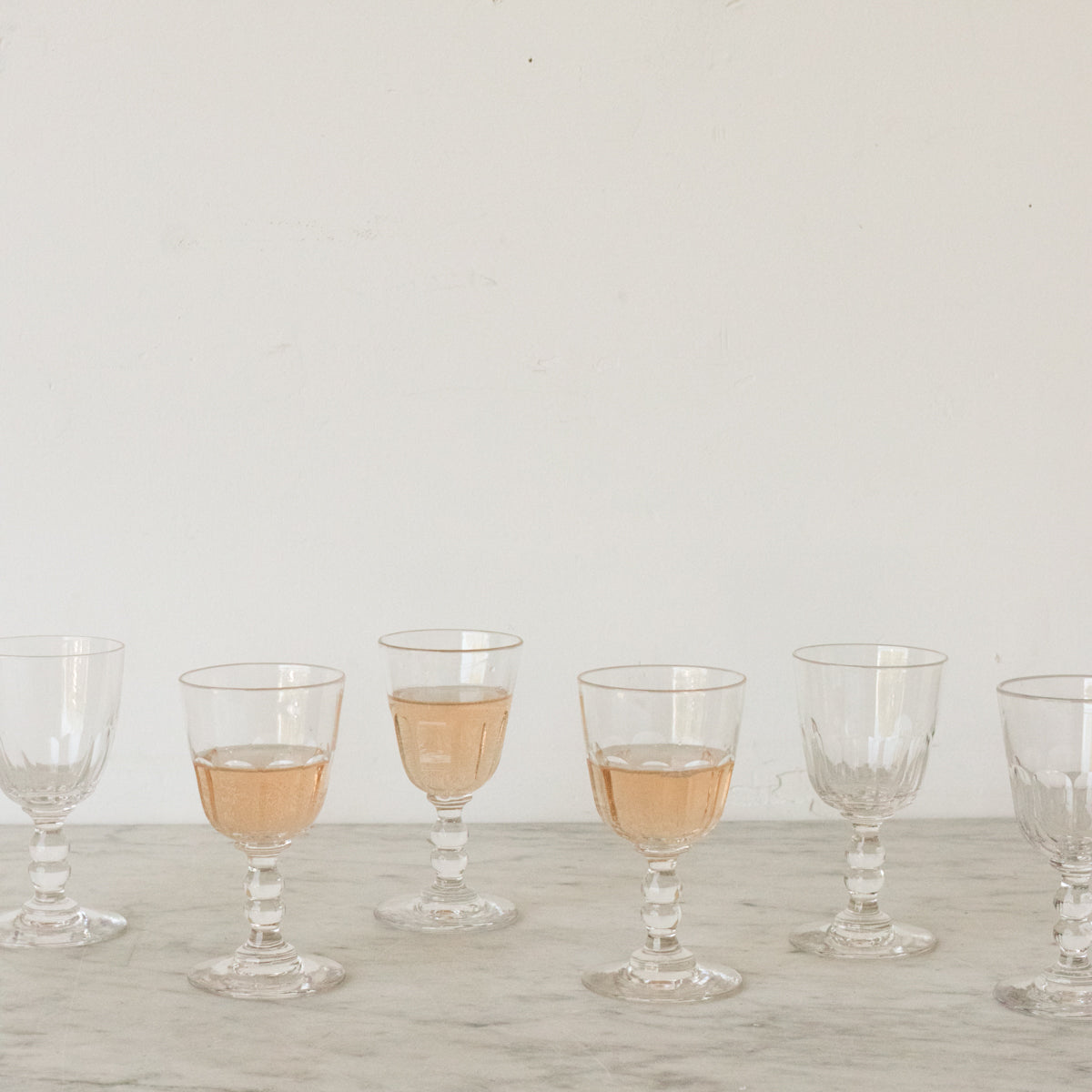 Lot de 6 verres à vin en verre taillé