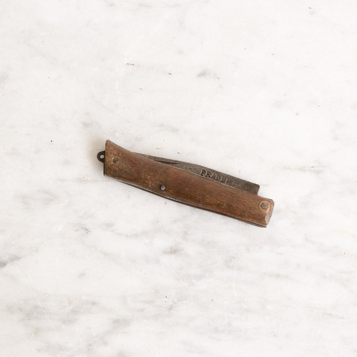 Coupe-capsule antique