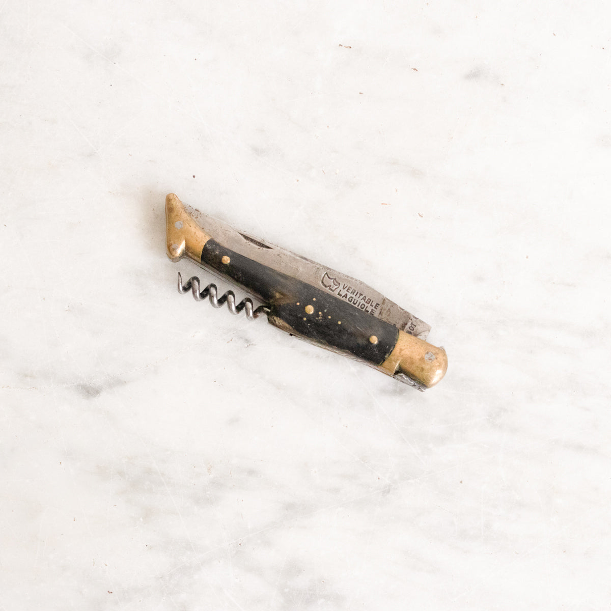 Coupe-capsule antique