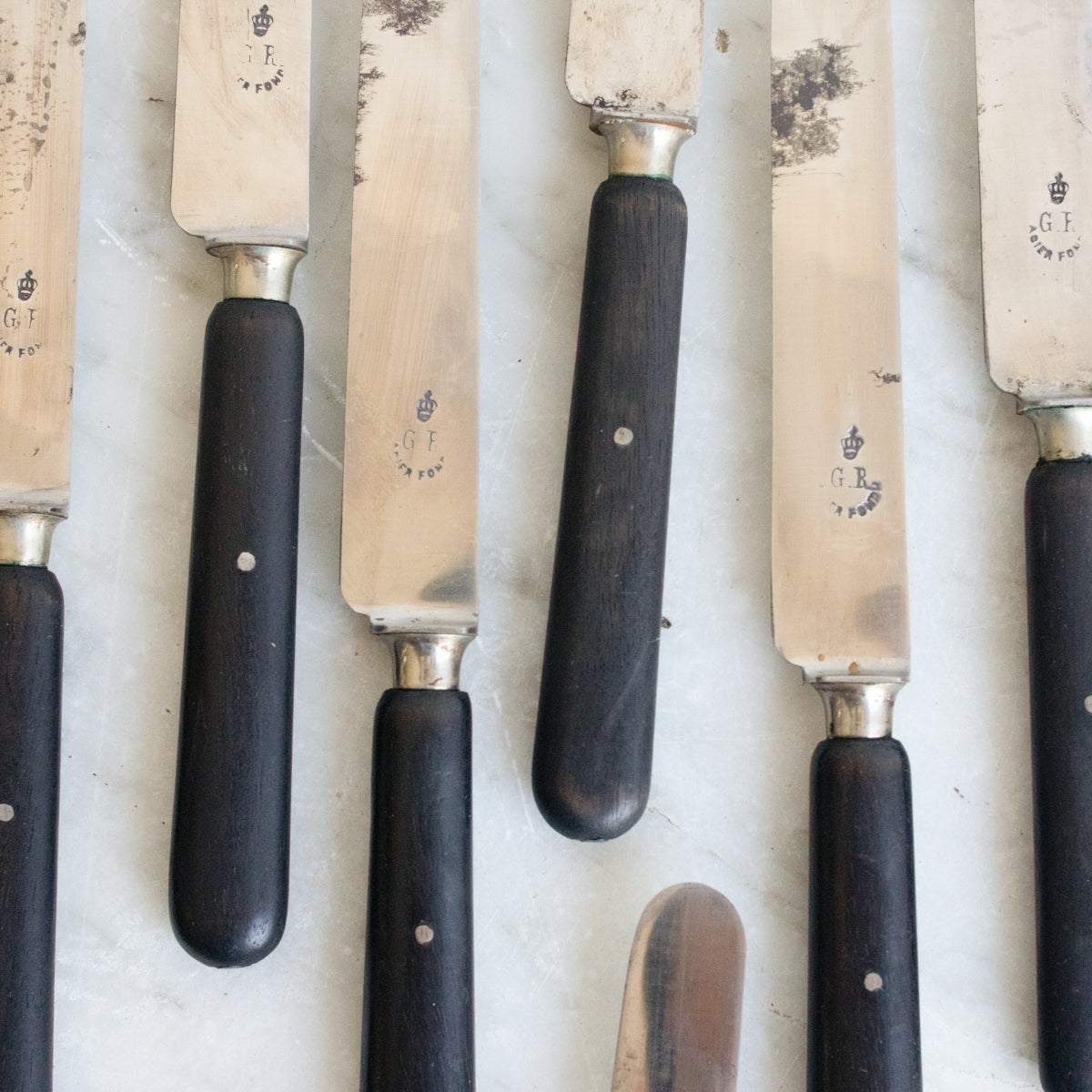 Ensemble de 12 couteaux en ébène