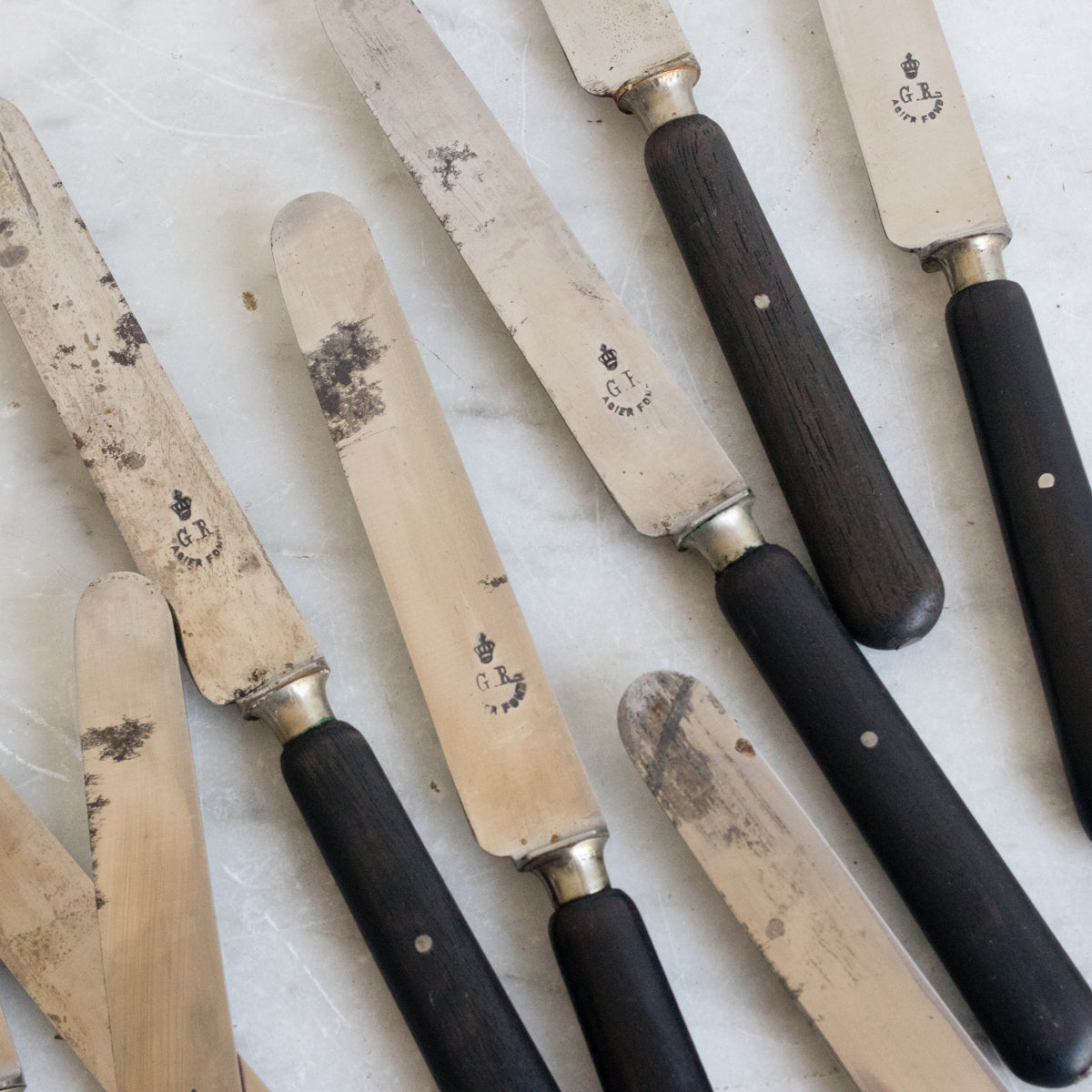 Ensemble de 12 couteaux en ébène