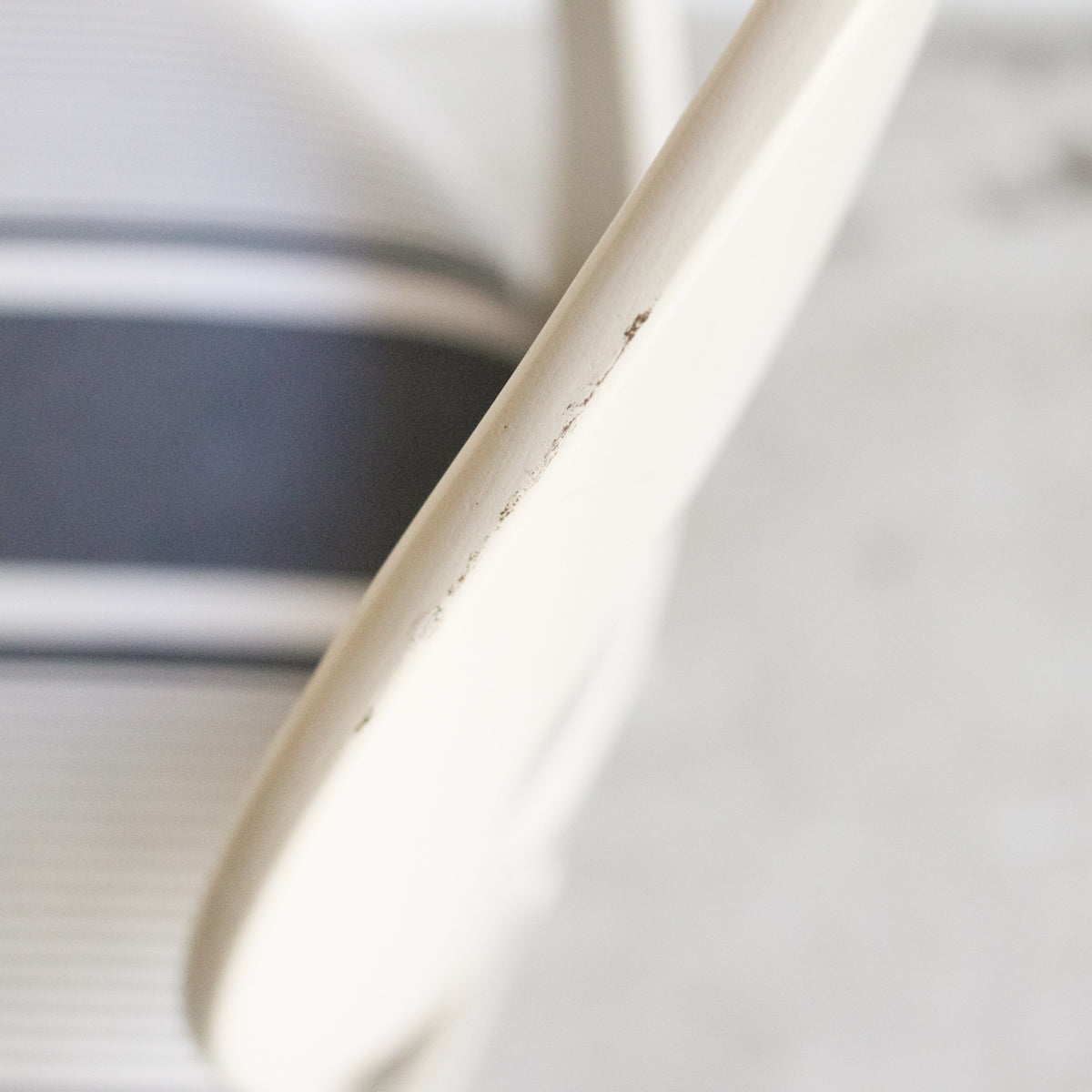 Chaise mouette vintage avec assise en coutil