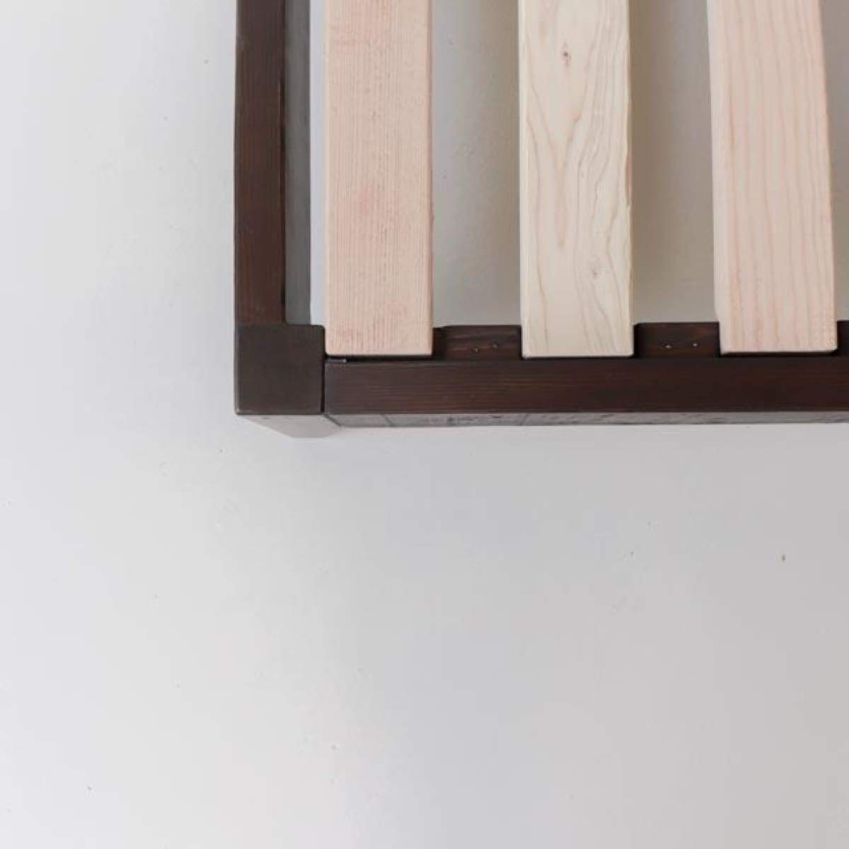 Chaise longue marocaine en bois recyclé avec coussin en coutil | Échantillon de sol
