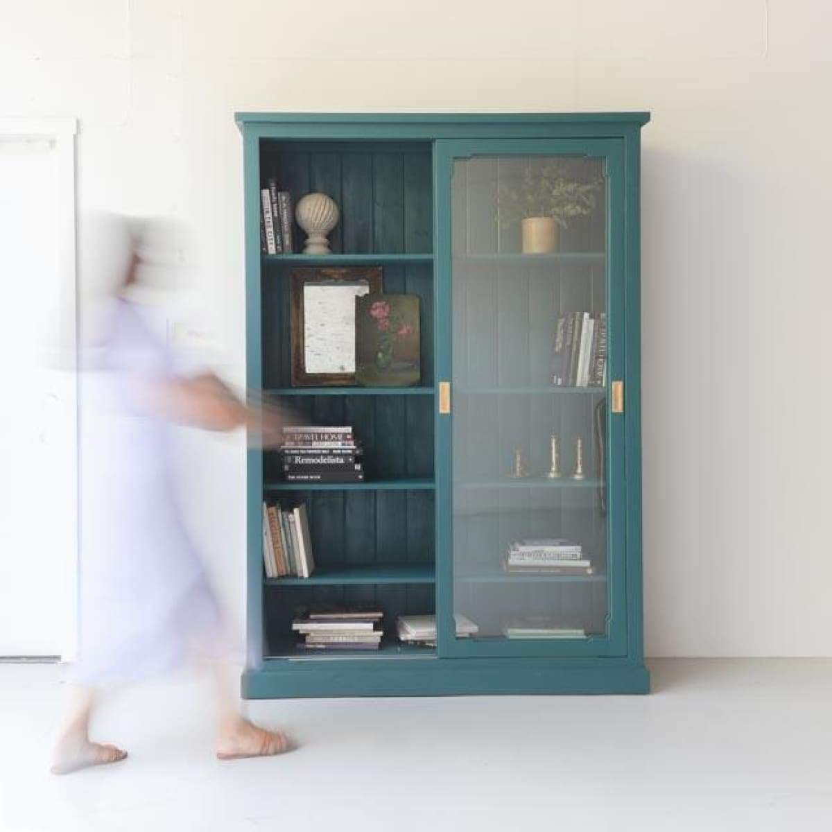 Armoire à portes coulissantes en bois récupéré | Échantillon de sol