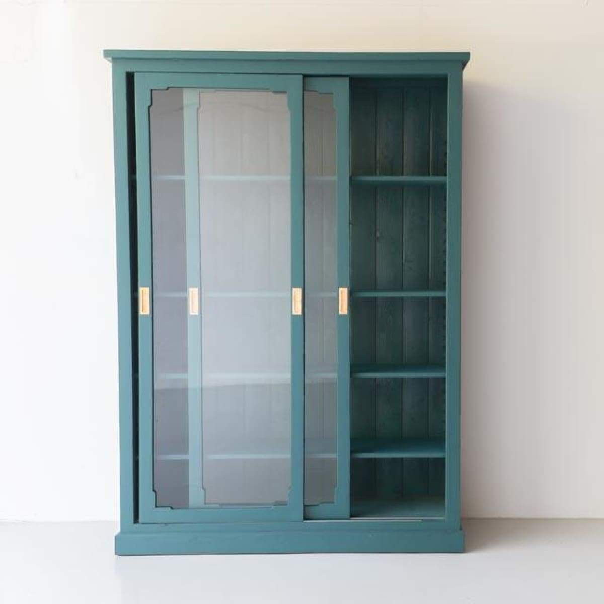 Armoire à portes coulissantes en bois récupéré | Échantillon de sol