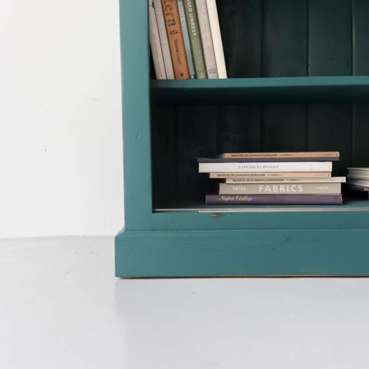 Armoire à portes coulissantes en bois récupéré | Échantillon de sol