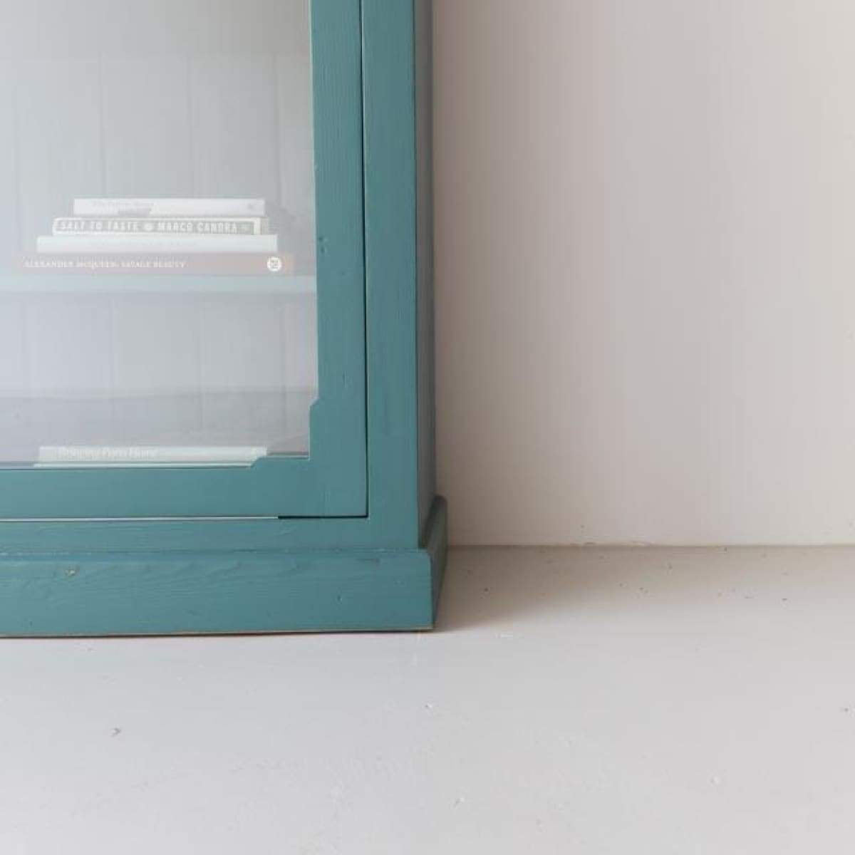 Armoire à portes coulissantes en bois récupéré | Échantillon de sol