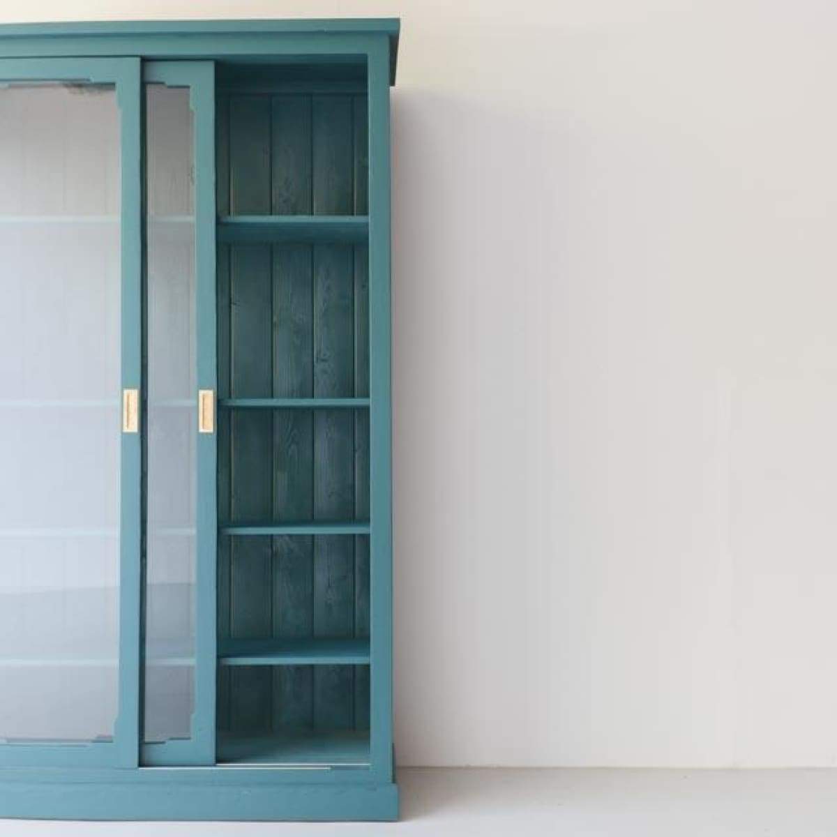 Armoire à portes coulissantes en bois récupéré | Échantillon de sol