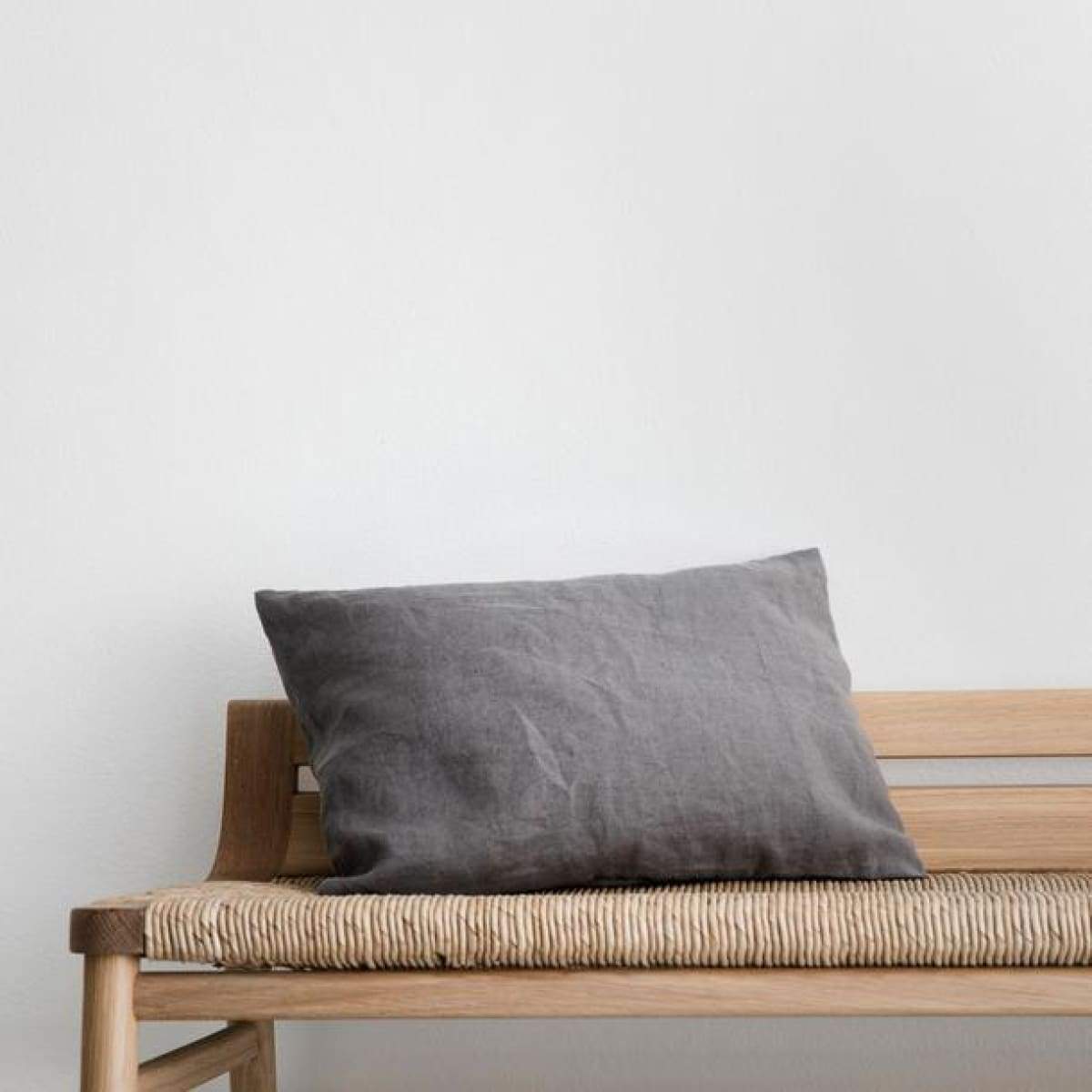 Petit coussin décoratif en lin lavé