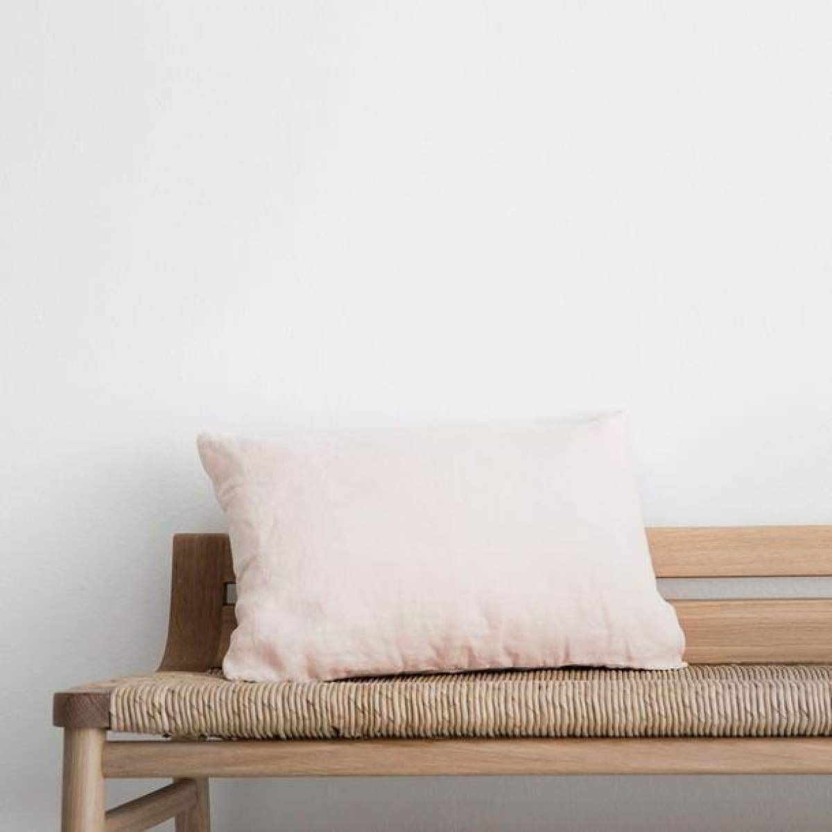 Petit coussin décoratif en lin lavé