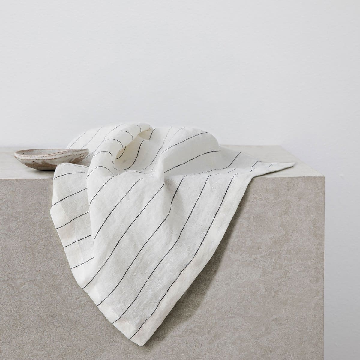 Petit coussin décoratif en lin lavé