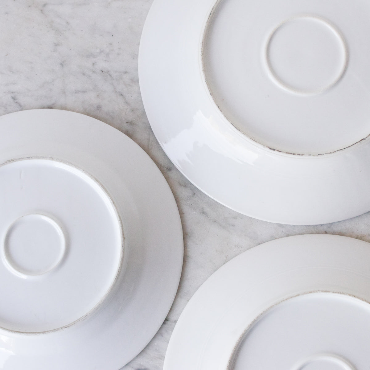Paire de plats en porcelaine