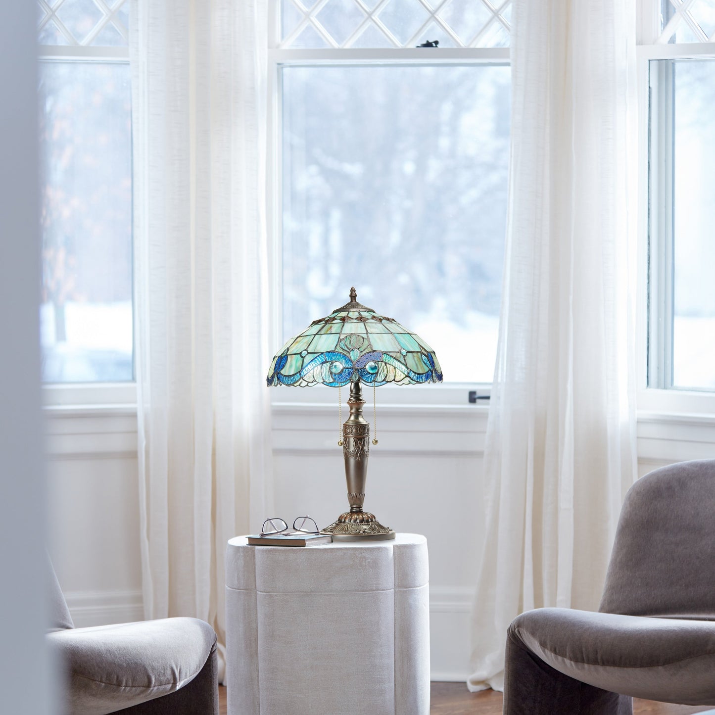 Lampe Tiffany en vitrail Gracewood Hollow Asdreni de 20 pouces - 14 L x 14 l x 20,25 H