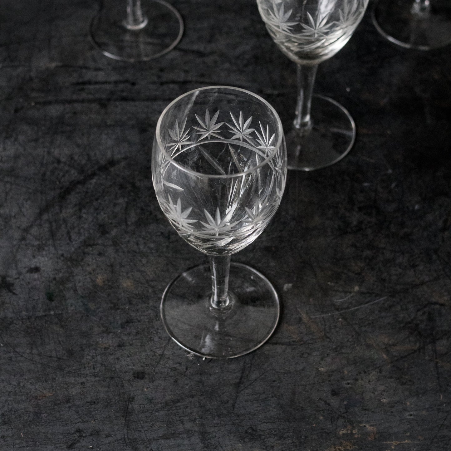 Ensemble de 4 verres à vin en cristal taillé
