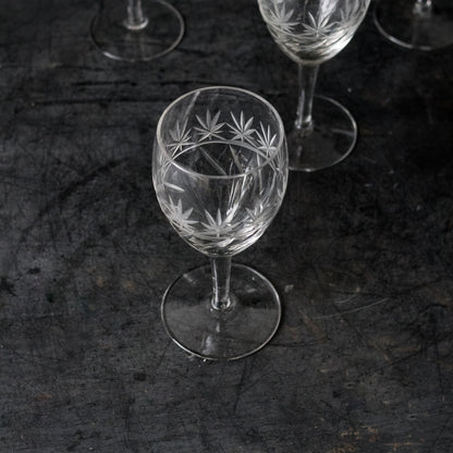 Ensemble de 4 verres à vin en cristal taillé