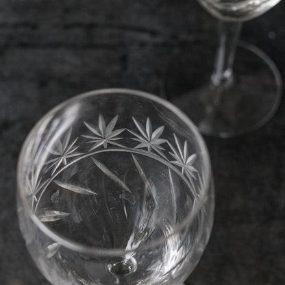 Ensemble de 4 verres à vin en cristal taillé