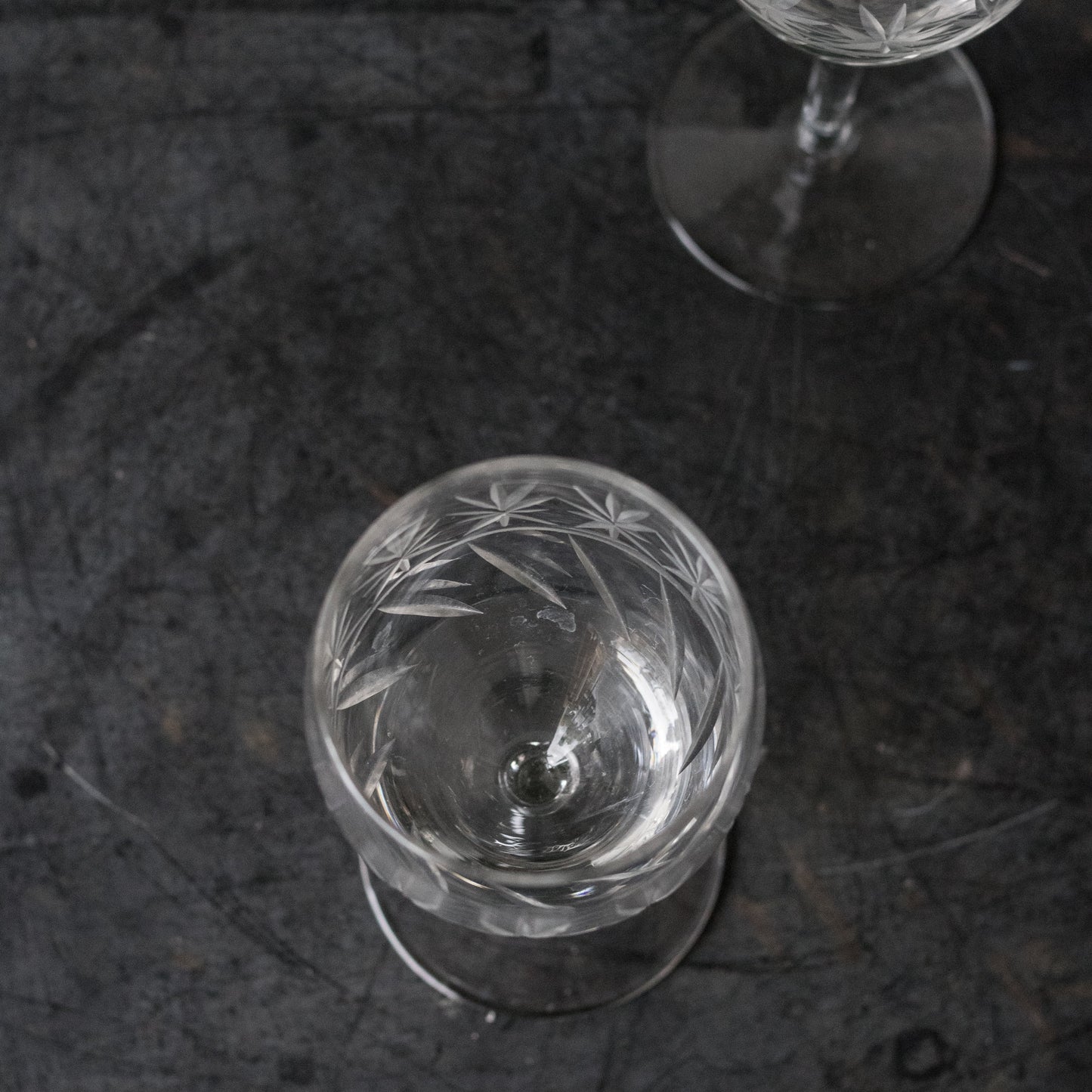 Ensemble de 4 verres à vin en cristal taillé