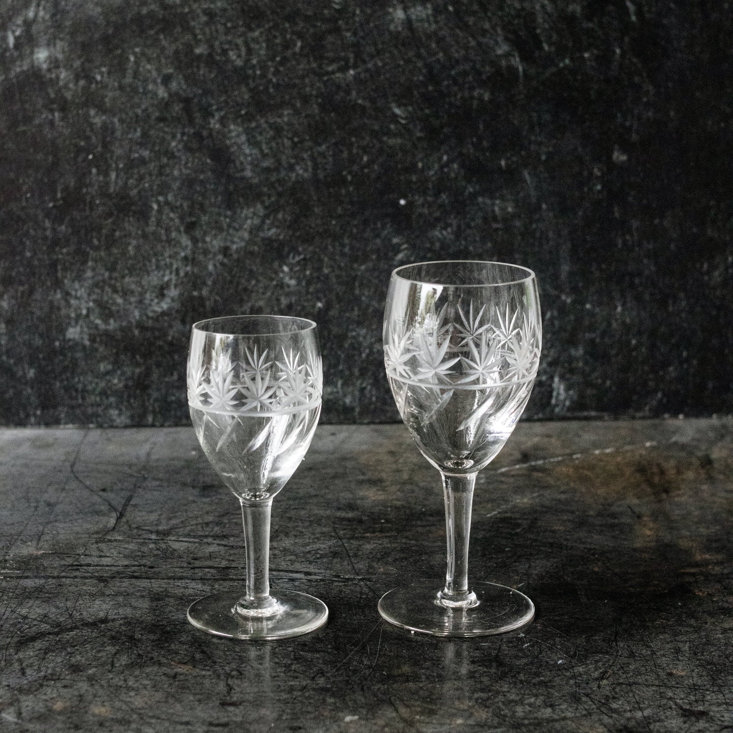 Ensemble de 4 verres à vin en cristal taillé