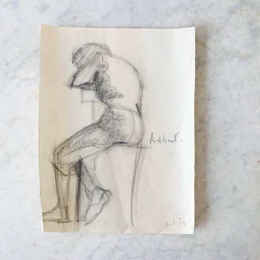 Dessin au fusain d'une figure assise