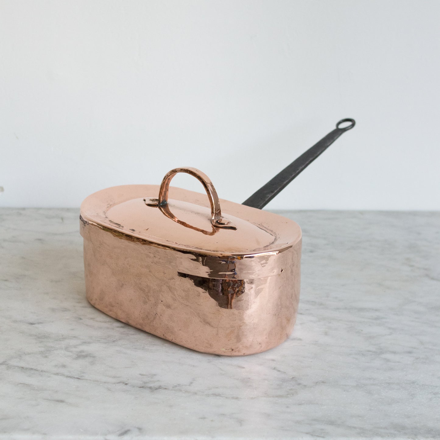 Pot en cuivre antique avec couvercle