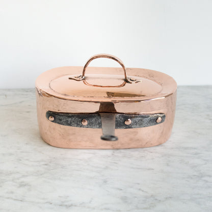 Pot en cuivre antique avec couvercle