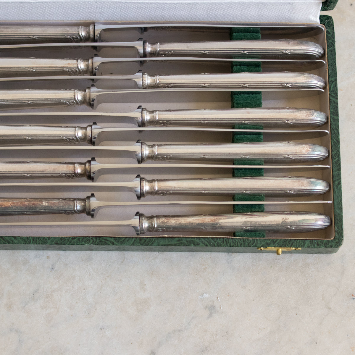 Ensemble de 12 couteaux vintage en argent