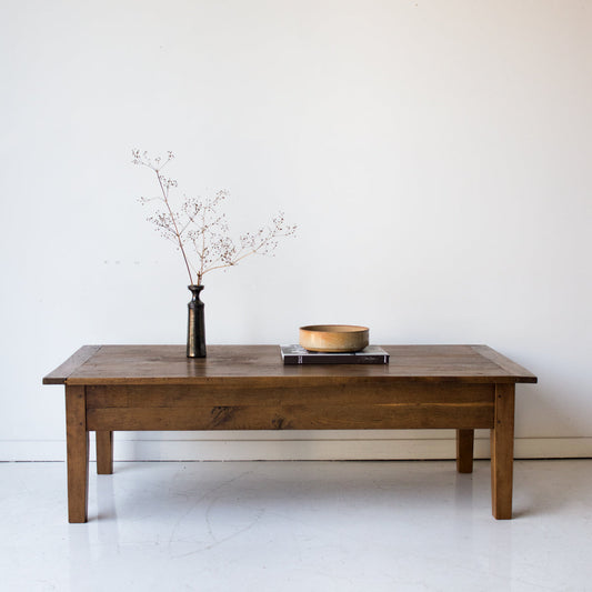 Table basse antique en noyer