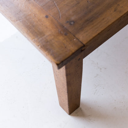 Table basse antique en noyer