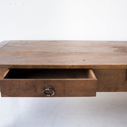 Table basse antique en noyer
