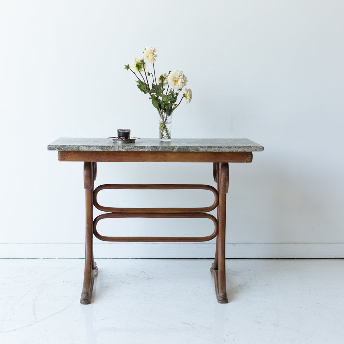 Console en marbre Thonet
