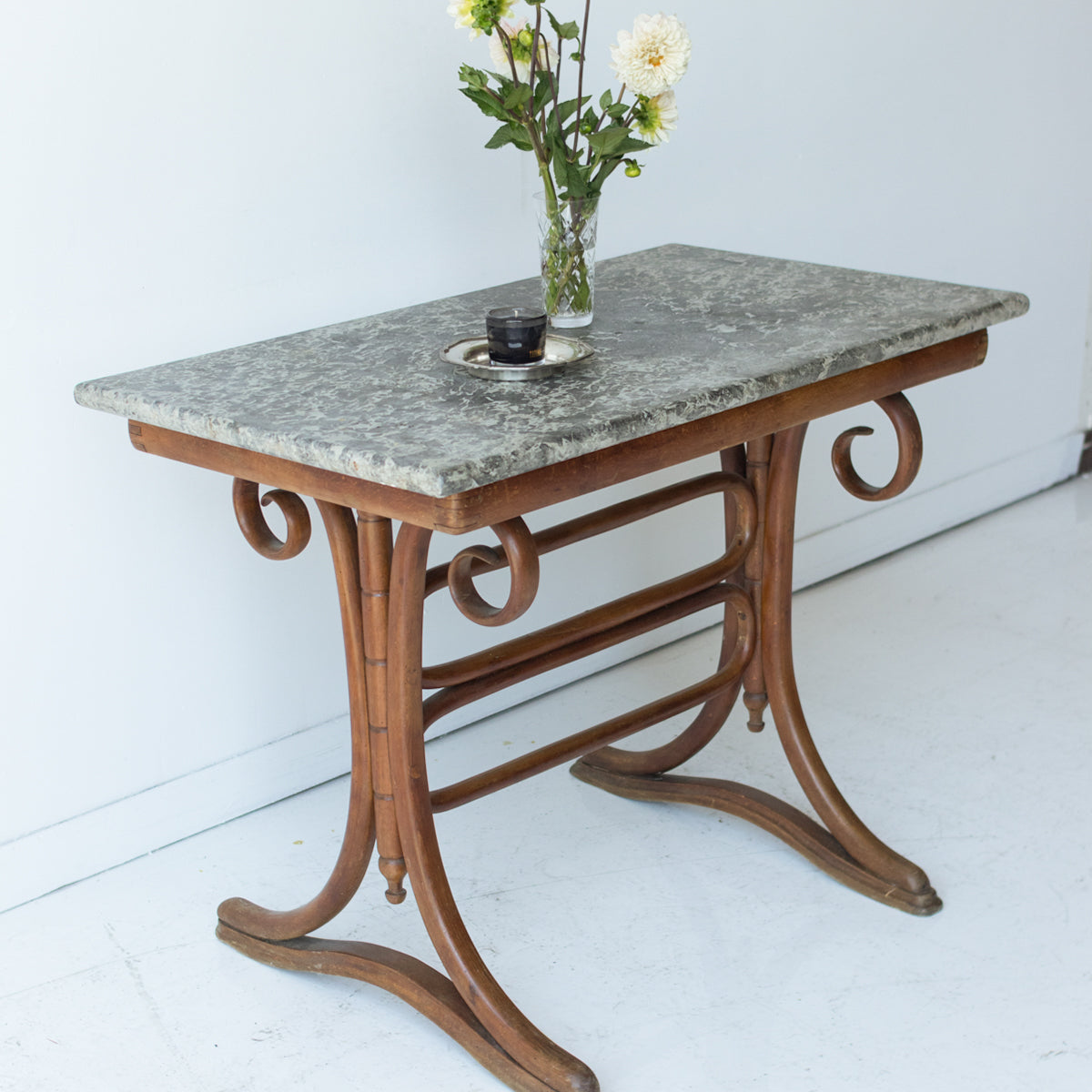 Console en marbre Thonet