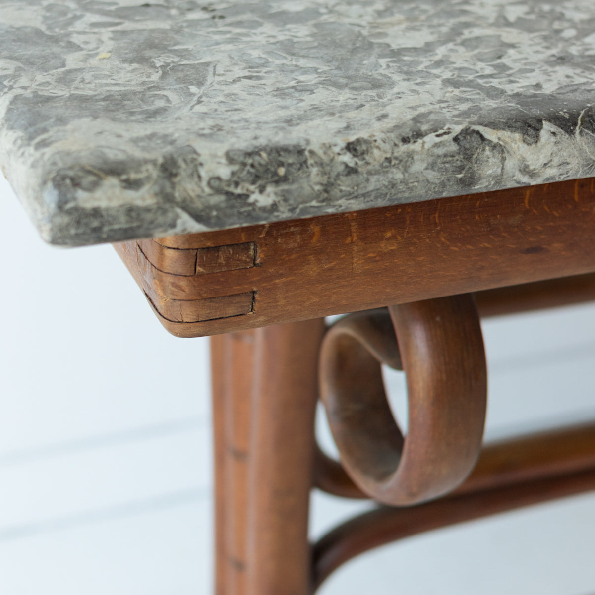 Console en marbre Thonet