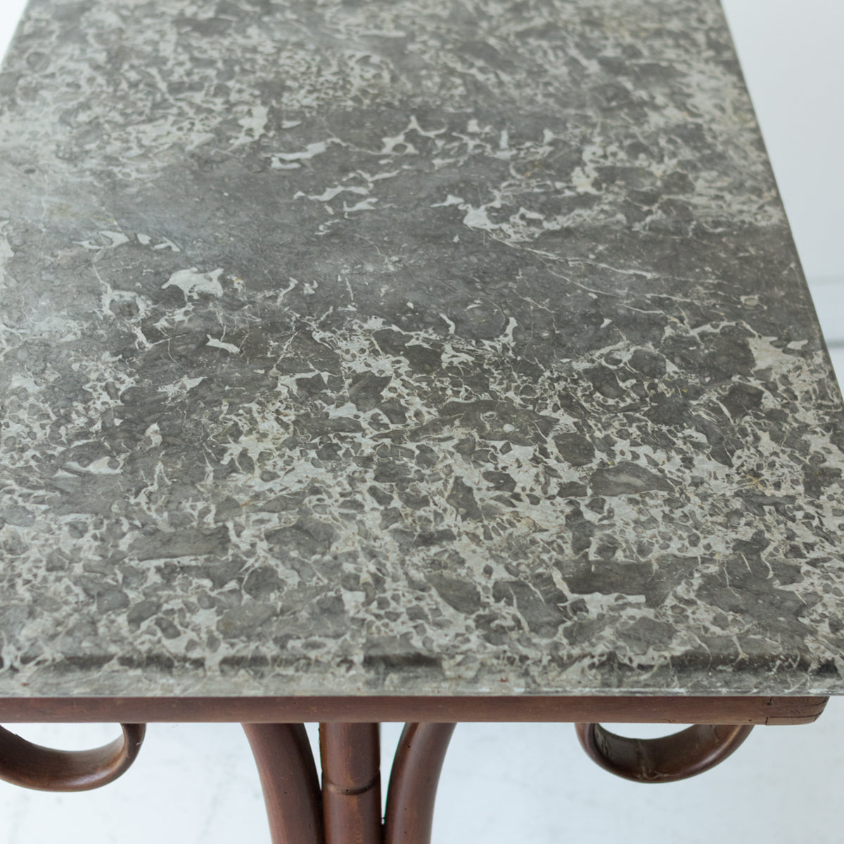 Console en marbre Thonet