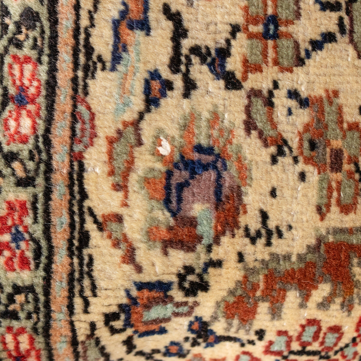 Coussin touffeté vintage | Croix
