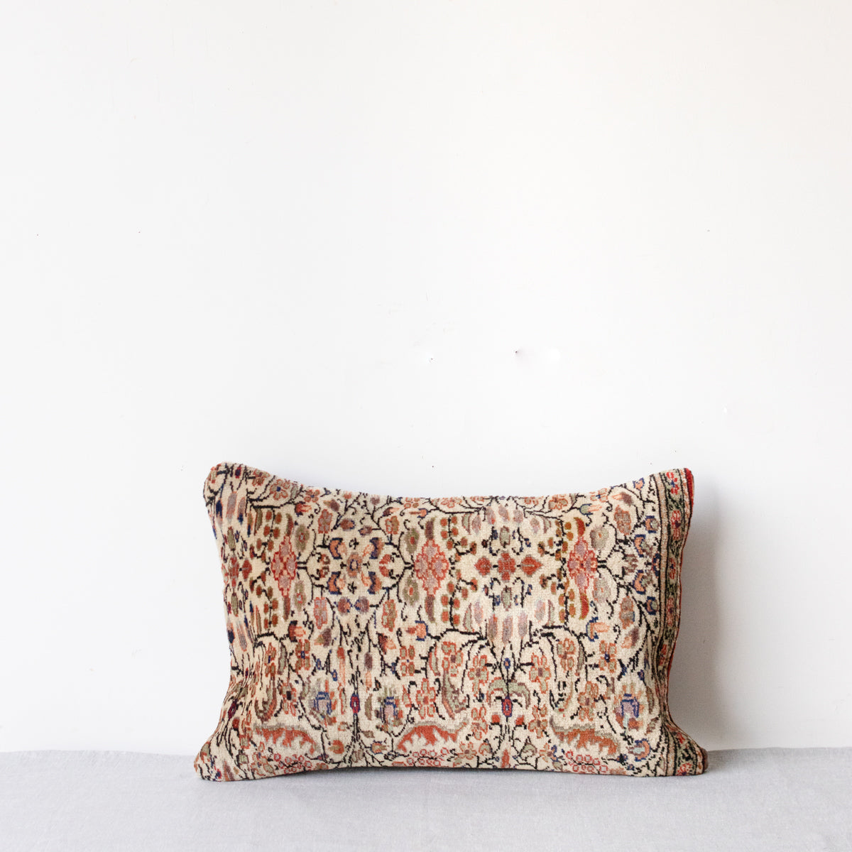 Coussin touffeté vintage | Croix