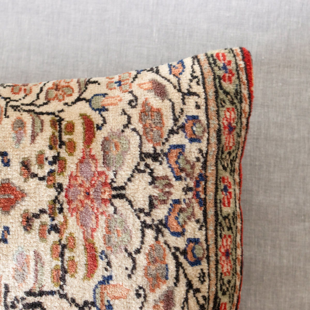Coussin touffeté vintage | Croix